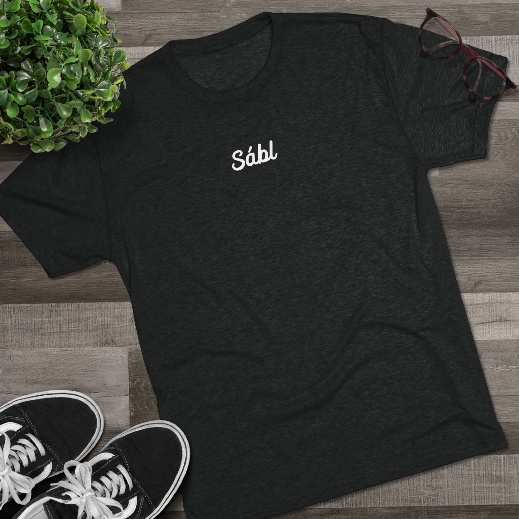 Sábl Minimal Script Tee — Simple Script Chest Logo T‑Shirt
