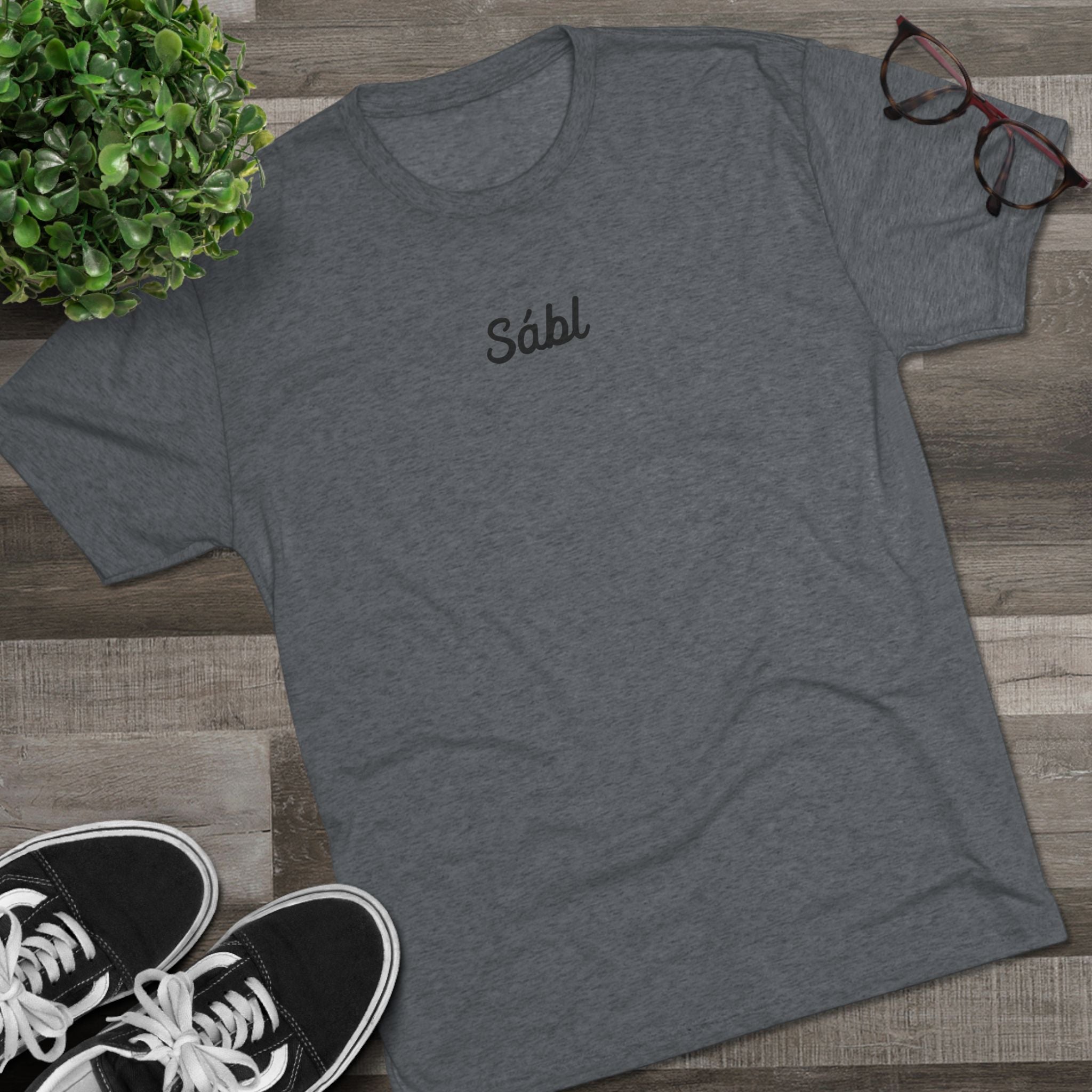 Sábl Minimal Script Tee — Simple Script Chest Logo T‑Shirt