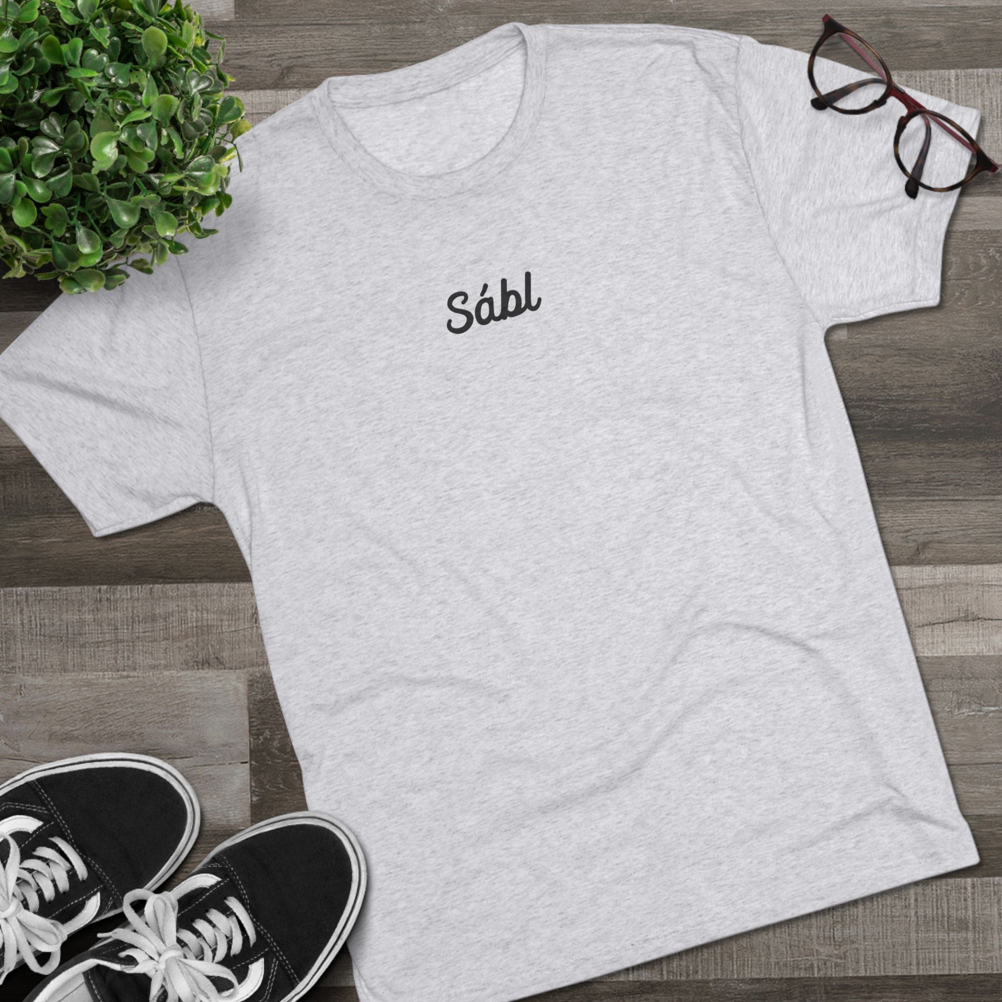 Sábl Minimal Script Tee — Simple Script Chest Logo T‑Shirt